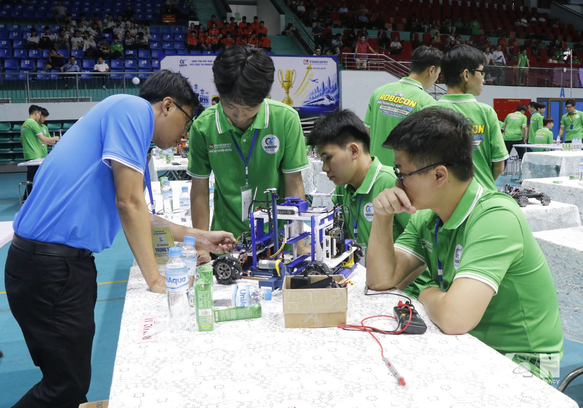 Các sản phẩm robot do học sinh, sinh viên sáng tạo ra có thể được sử dụng để nghiên cứu vào trong quá trình vận chuyển trong các khu công nghiệp. (Ảnh: Thanh Thương/TTXVN)